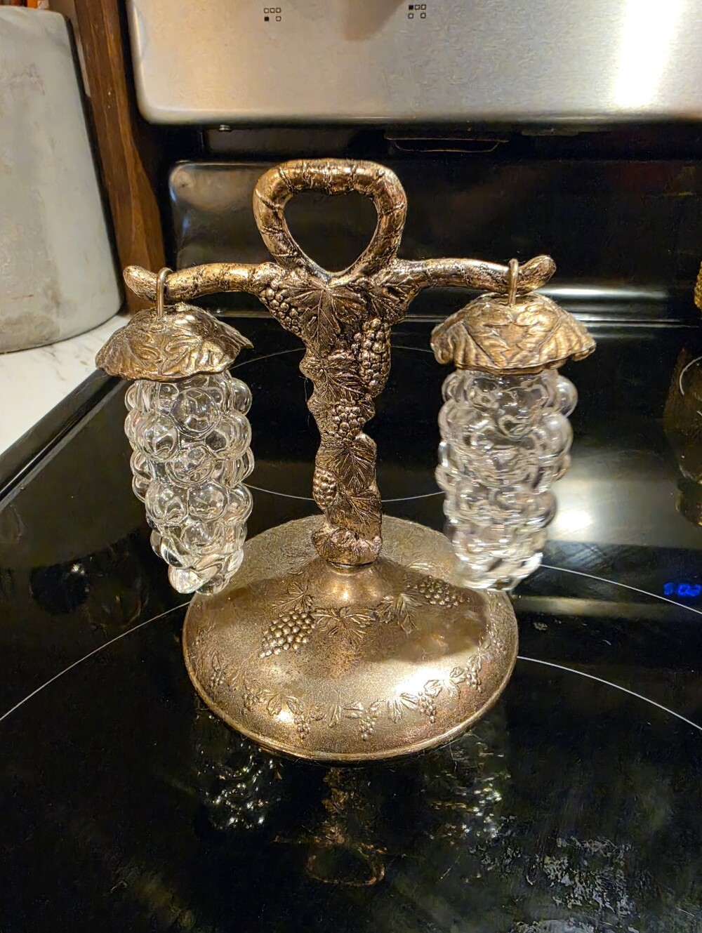 Antique-Style Grape Cluster Salt And Pepper Shakers